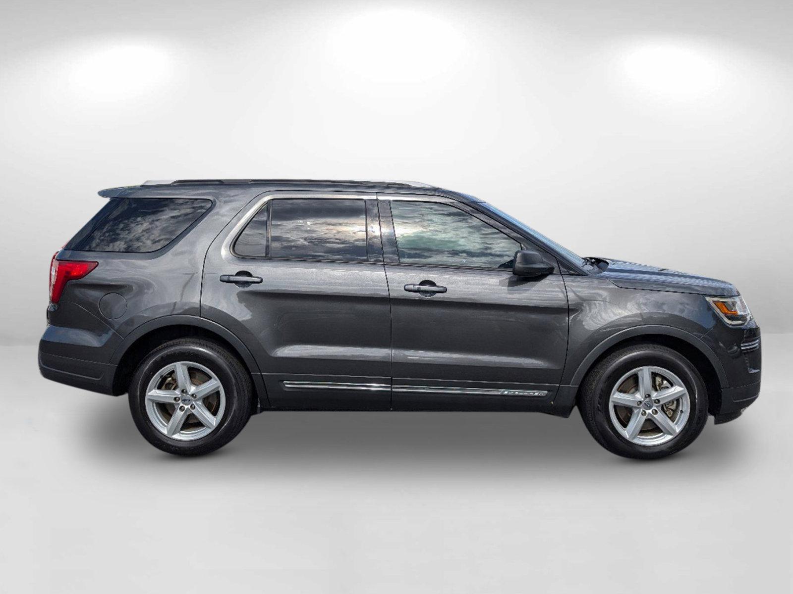 2019 Gray Ford Explorer XLT (1FM5K7D88KG) with an Regular Unleaded V-6 3.5 L/213 engine, 6-Speed Automatic w/OD transmission, located at 1430 Gateway Drive, Opelika, AL, 36801, (334) 239-0944, 32.637871, -85.409790 - 2019 Ford Explorer XLT - Photo#3