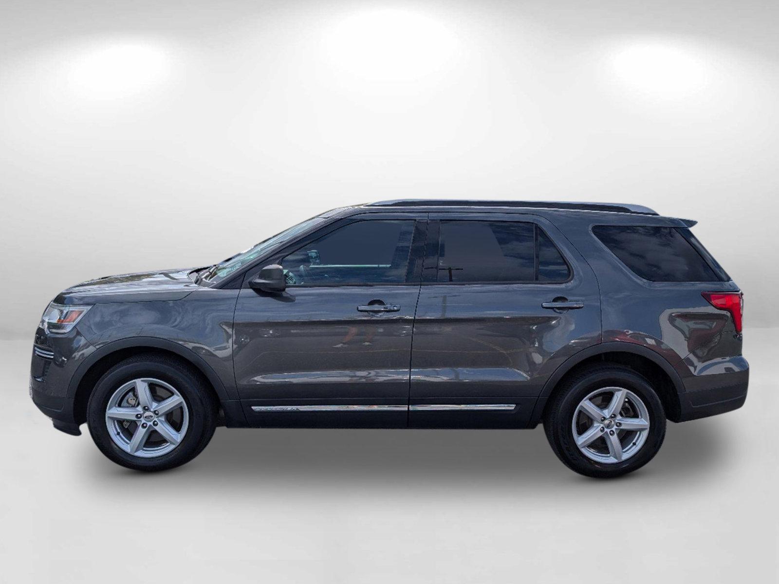 2019 Gray Ford Explorer XLT (1FM5K7D88KG) with an Regular Unleaded V-6 3.5 L/213 engine, 6-Speed Automatic w/OD transmission, located at 1430 Gateway Drive, Opelika, AL, 36801, (334) 239-0944, 32.637871, -85.409790 - 2019 Ford Explorer XLT - Photo#6