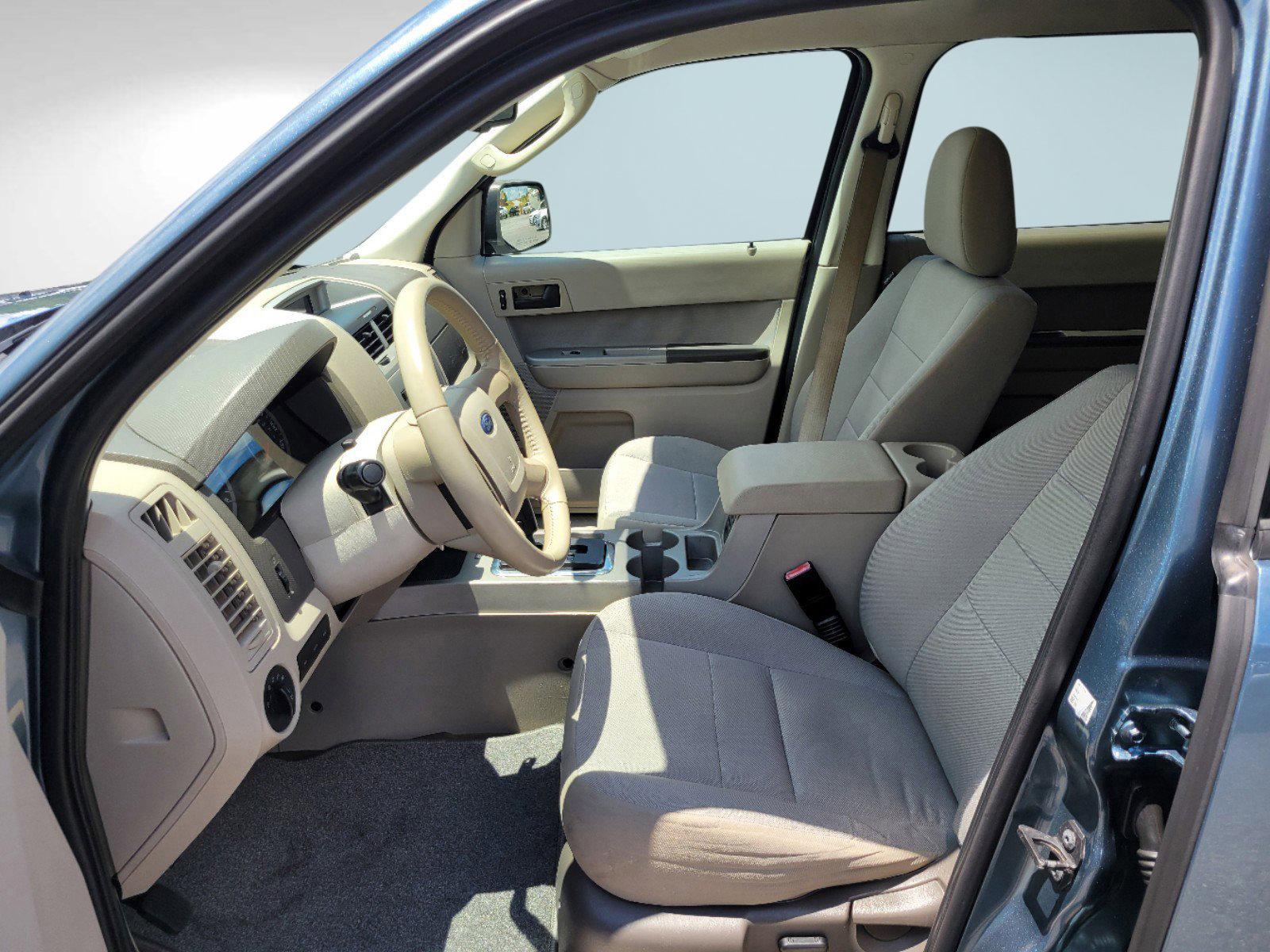 2011 Blue Ford Escape XLT (1FMCU0D73BK) with an Gas I4 2.5L/152 engine, 6-Speed Automatic transmission, located at 5115 14th Ave., Columbus, GA, 31904, (706) 323-0345, 32.511494, -84.971046 - 2011 Ford Escape XLT - Photo#16