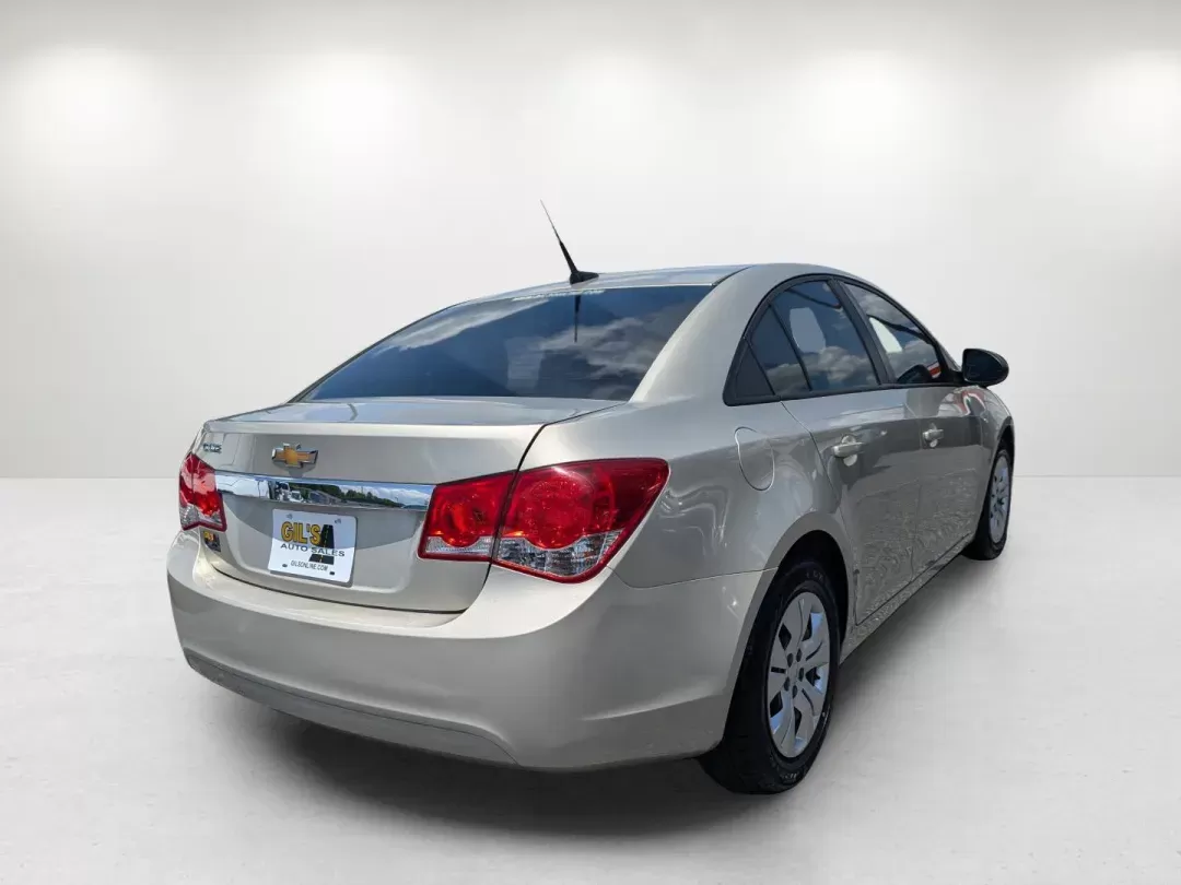 2013 Champagne Silver Metallic /Jet Black/Medium Titanium Chevrolet Cruze LS (1G1PA5SH9D7) with an Gas I4 1.8L/110 engine, 6-Speed Automatic transmission, located at 3959 U.S. 80 W, Phenix City, AL, 36870, (334) 297-4885, 32.469296, -85.135185 - 2013 Chevrolet Cruze LS - Photo#4