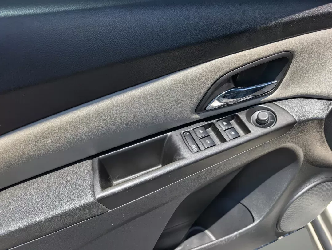2013 Champagne Silver Metallic /Jet Black/Medium Titanium Chevrolet Cruze LS (1G1PA5SH9D7) with an Gas I4 1.8L/110 engine, 6-Speed Automatic transmission, located at 3959 U.S. 80 W, Phenix City, AL, 36870, (334) 297-4885, 32.469296, -85.135185 - 2013 Chevrolet Cruze LS - Photo#8