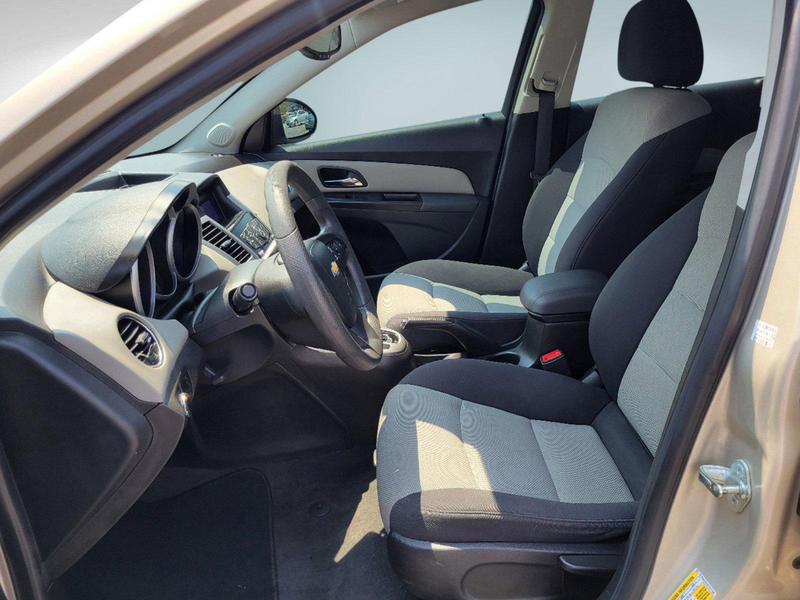 2013 Champagne Silver Metallic /Jet Black/Medium Titanium Chevrolet Cruze LS (1G1PA5SH9D7) with an Gas I4 1.8L/110 engine, 6-Speed Automatic transmission, located at 1430 Gateway Drive, Opelika, AL, 36801, (334) 239-0944, 32.637871, -85.409790 - 2013 Chevrolet Cruze LS - Photo#8