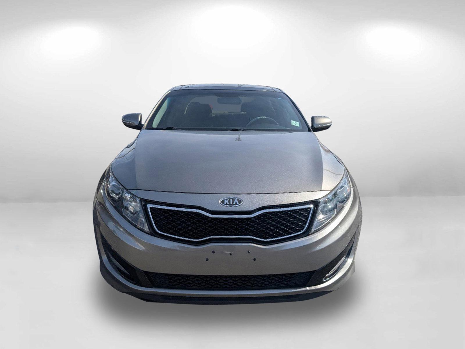 2012 /White Kia Optima SX (5XXGR4A67CG) with an Turbocharged Gas I4 2.0L/122 engine, 6-Speed Automatic w/manual shift transmission, located at 3959 U.S. 80 W, Phenix City, AL, 36870, (334) 297-4885, 32.469296, -85.135185 - 2012 Kia Optima SX - Photo#4