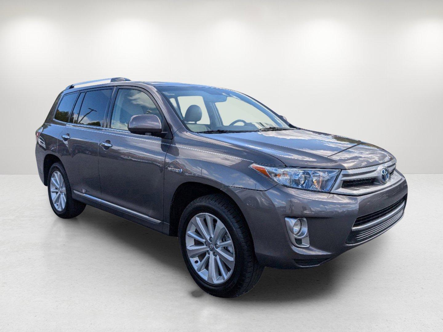 2013 Toyota Highlander Hybrid Limited (JTEDC3EH7D2) with an Gas/Electric V6 3.5L/211 engine, 1-Speed CVT Automatic transmission, located at 804 22nd Ave, Phenix City, AL, 36870, (334) 297-1860, 32.484749, -85.024475 - 2013 Toyota Highlander Hybrid Limited - Photo#2