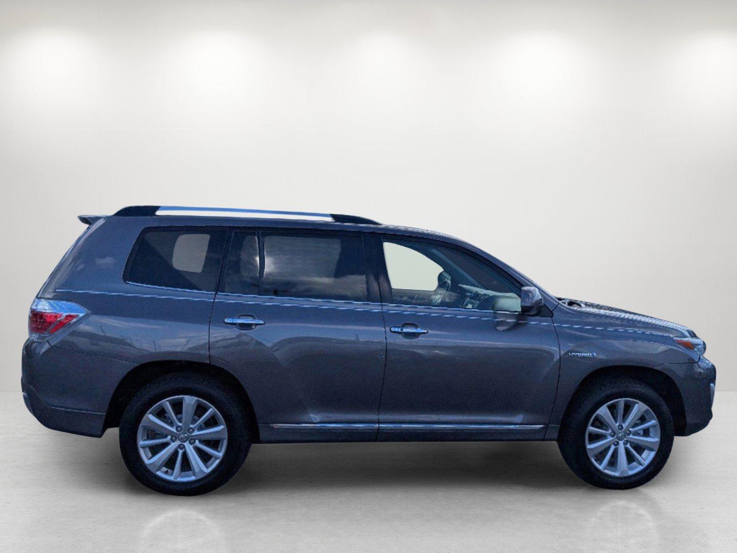 2013 Toyota Highlander Hybrid Limited (JTEDC3EH7D2) with an Gas/Electric V6 3.5L/211 engine, 1-Speed CVT Automatic transmission, located at 804 22nd Ave, Phenix City, AL, 36870, (334) 297-1860, 32.484749, -85.024475 - 2013 Toyota Highlander Hybrid Limited - Photo#3