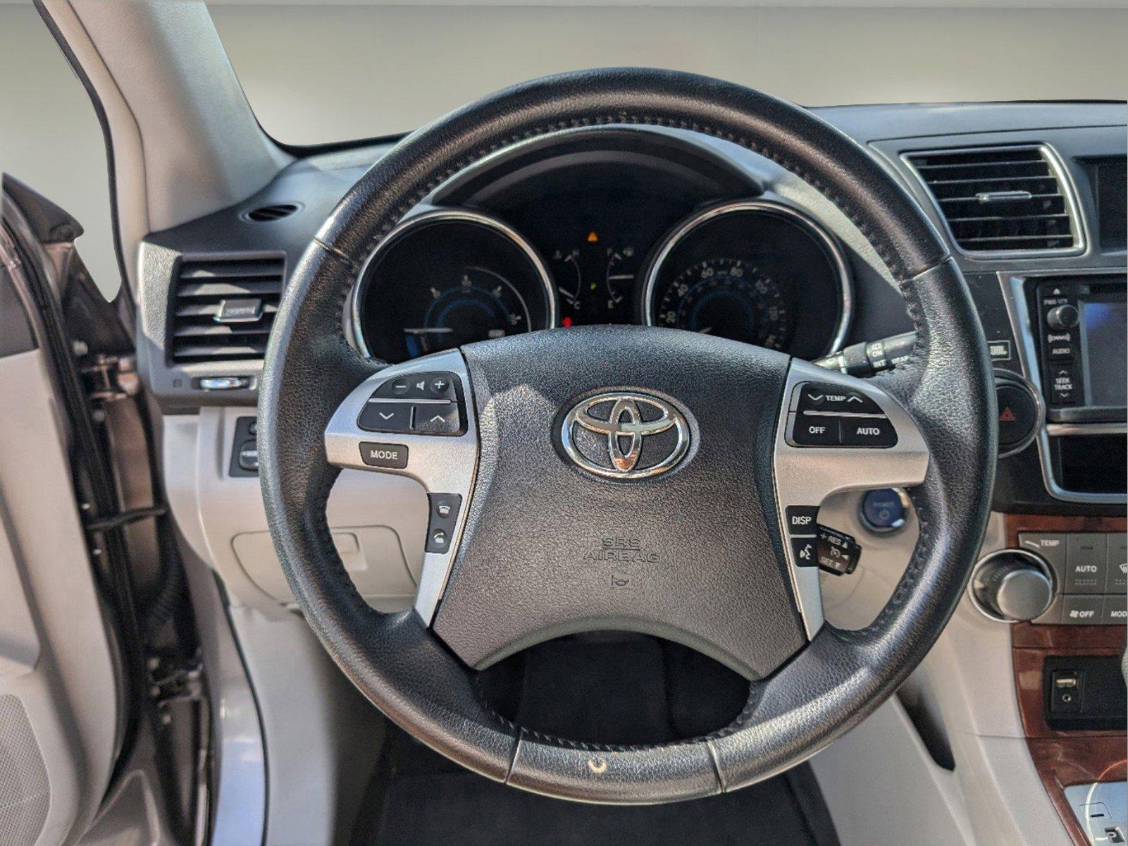 2013 Toyota Highlander Hybrid Limited (JTEDC3EH7D2) with an Gas/Electric V6 3.5L/211 engine, 1-Speed CVT Automatic transmission, located at 804 22nd Ave, Phenix City, AL, 36870, (334) 297-1860, 32.484749, -85.024475 - 2013 Toyota Highlander Hybrid Limited - Photo#13