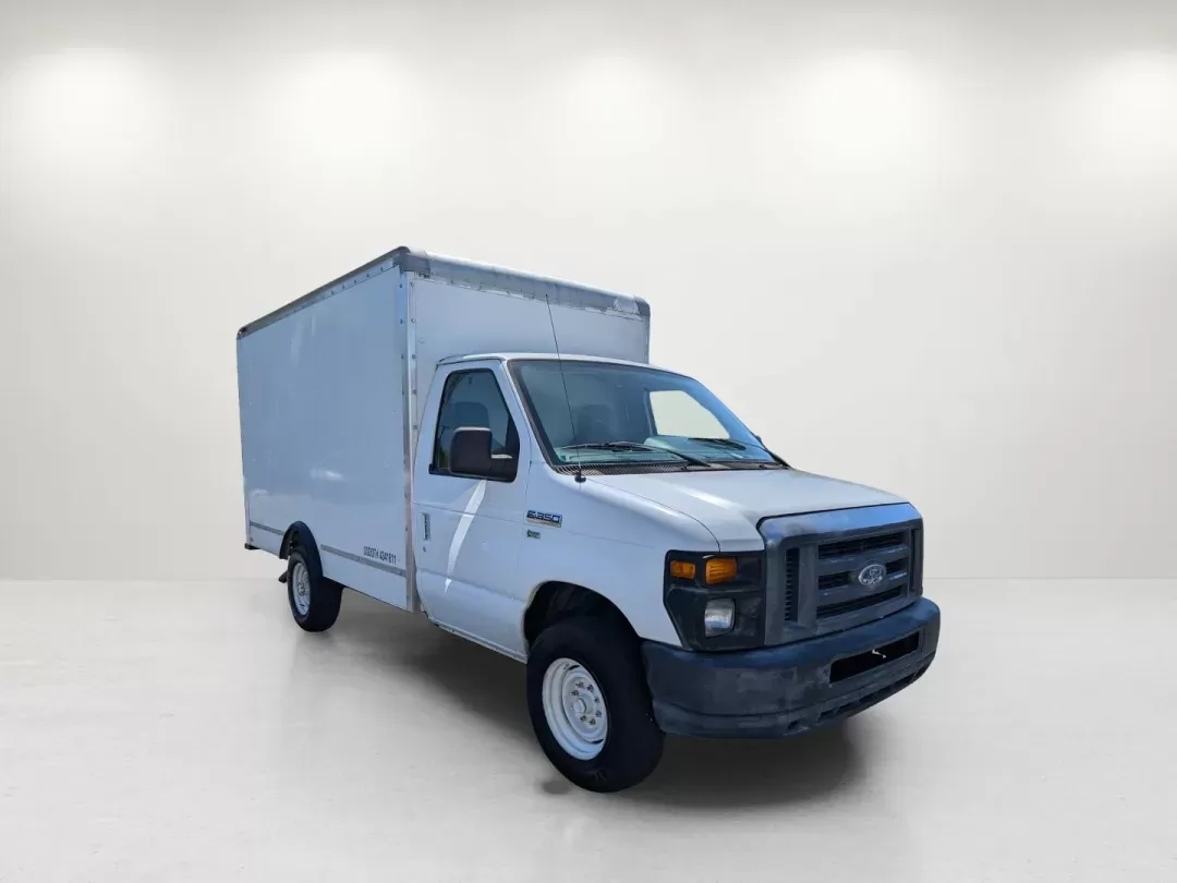2014 White Ford Econoline Commercial Cutaway (1FDWE3FLXED) with an Regular Unleaded V-8 5.4 L/330 engine, 5-Speed Automatic w/OD transmission, located at 7000 Northlake Connector, Columbus, GA, 31904, (706) 987-8085, 32.524975, -84.978134 - 2014 Ford Econoline Commercial Cutaway - Photo#2