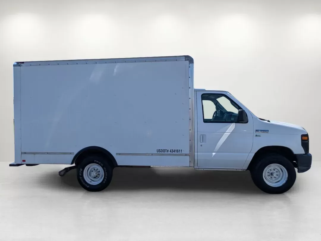 2014 White Ford Econoline Commercial Cutaway (1FDWE3FLXED) with an Regular Unleaded V-8 5.4 L/330 engine, 5-Speed Automatic w/OD transmission, located at 7000 Northlake Connector, Columbus, GA, 31904, (706) 987-8085, 32.524975, -84.978134 - 2014 Ford Econoline Commercial Cutaway - Photo#3
