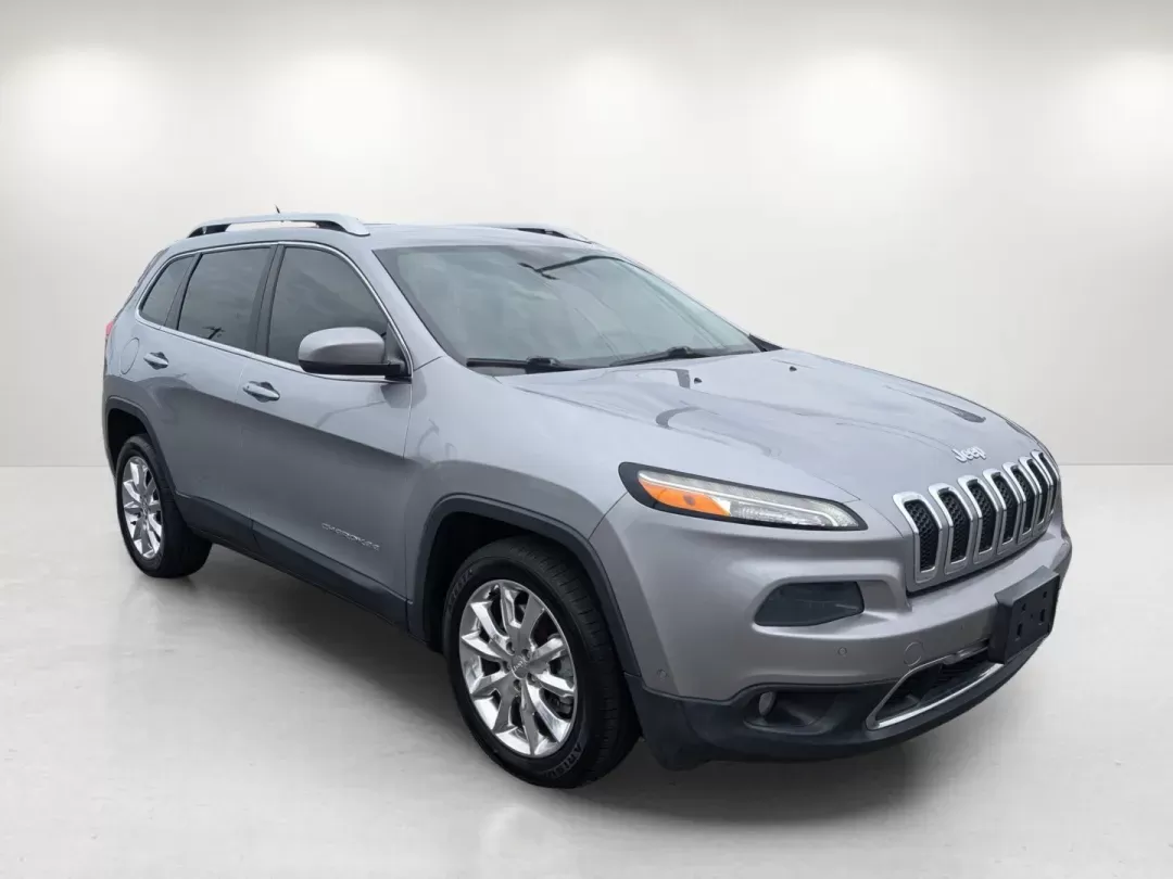2014 /Black Jeep Cherokee Limited (1C4PJLDSXEW) with an Regular Unleaded V-6 3.2 L/198 engine, 9-Speed Automatic w/OD transmission, located at 1430 Gateway Drive, Opelika, AL, 36801, (334) 239-0944, 32.637871, -85.409790 - 2014 Jeep Cherokee Limited - Photo#2
