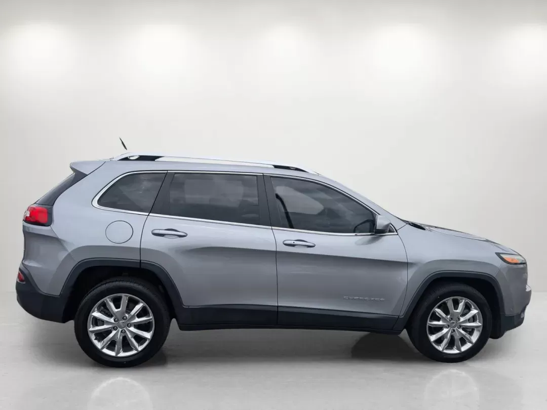 2014 /Black Jeep Cherokee Limited (1C4PJLDSXEW) with an Regular Unleaded V-6 3.2 L/198 engine, 9-Speed Automatic w/OD transmission, located at 1430 Gateway Drive, Opelika, AL, 36801, (334) 239-0944, 32.637871, -85.409790 - 2014 Jeep Cherokee Limited - Photo#3
