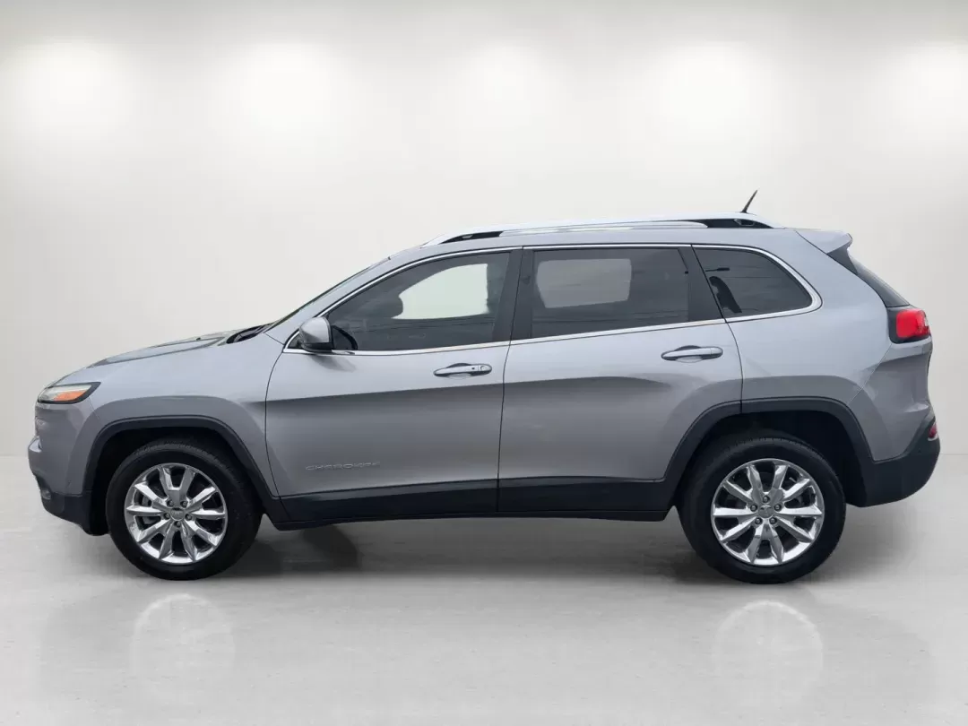 2014 /Black Jeep Cherokee Limited (1C4PJLDSXEW) with an Regular Unleaded V-6 3.2 L/198 engine, 9-Speed Automatic w/OD transmission, located at 1430 Gateway Drive, Opelika, AL, 36801, (334) 239-0944, 32.637871, -85.409790 - 2014 Jeep Cherokee Limited - Photo#7