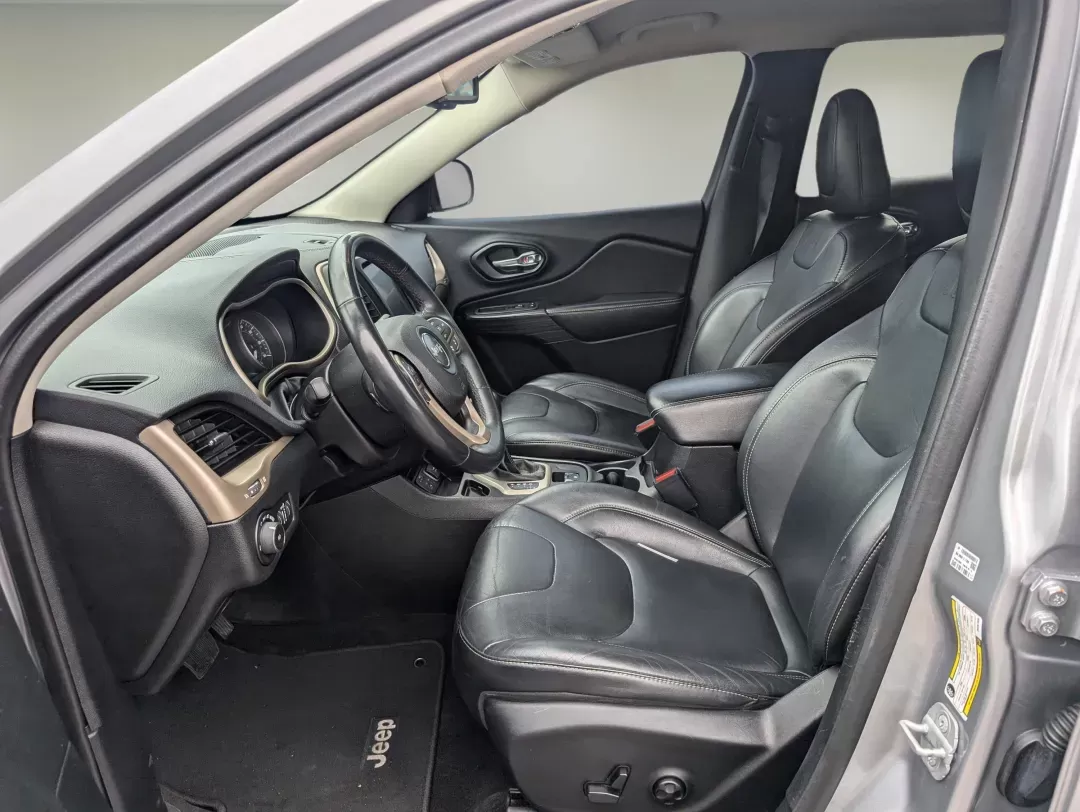2014 /Black Jeep Cherokee Limited (1C4PJLDSXEW) with an Regular Unleaded V-6 3.2 L/198 engine, 9-Speed Automatic w/OD transmission, located at 1430 Gateway Drive, Opelika, AL, 36801, (334) 239-0944, 32.637871, -85.409790 - 2014 Jeep Cherokee Limited - Photo#9