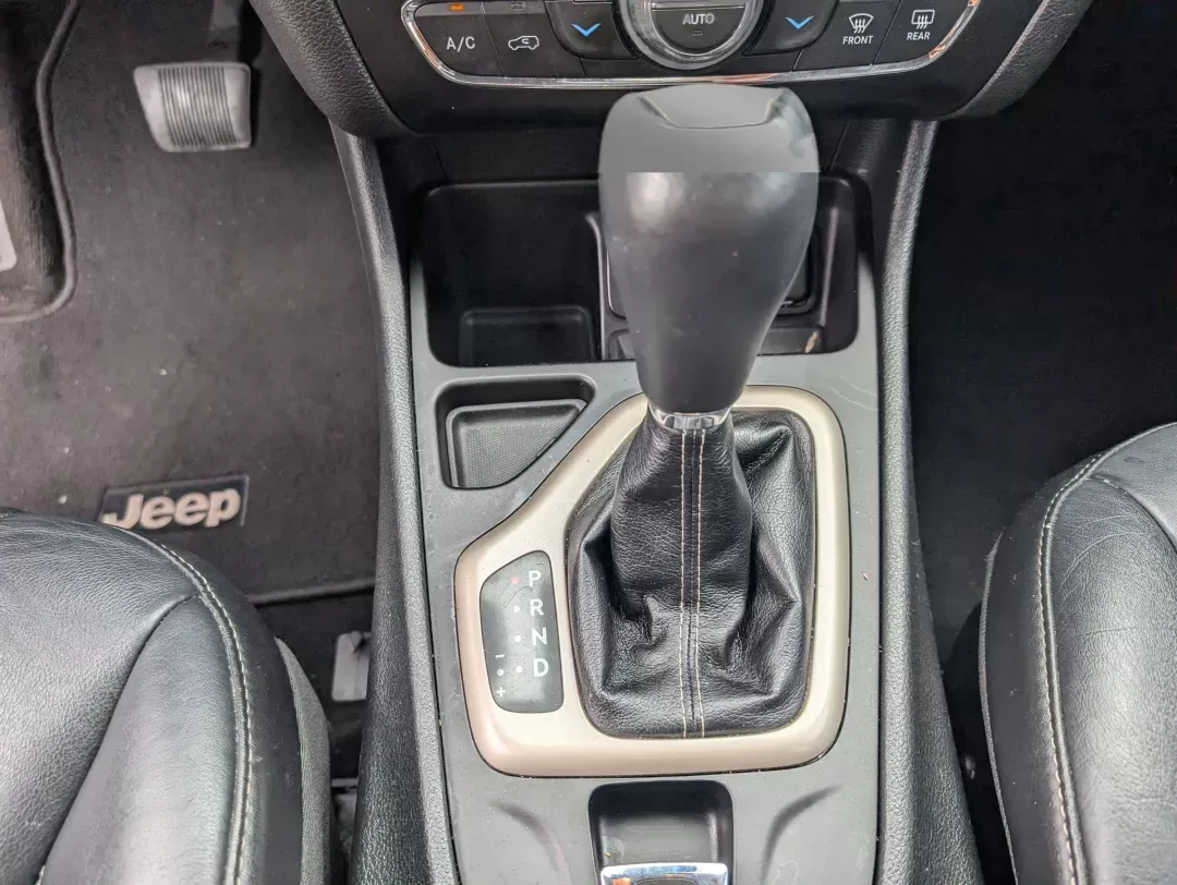 2014 /Black Jeep Cherokee Limited (1C4PJLDSXEW) with an Regular Unleaded V-6 3.2 L/198 engine, 9-Speed Automatic w/OD transmission, located at 1430 Gateway Drive, Opelika, AL, 36801, (334) 239-0944, 32.637871, -85.409790 - 2014 Jeep Cherokee Limited - Photo#13