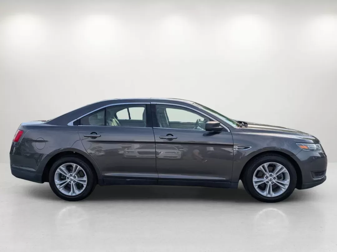 2015 Ford Taurus SE (1FAHP2D82FG) with an Regular Unleaded V-6 3.5 L/213 engine, 6-Speed Automatic w/OD transmission, located at 804 22nd Ave, Phenix City, AL, 36870, (334) 297-1860, 32.484749, -85.024475 - 2015 Ford Taurus SE - Photo#3