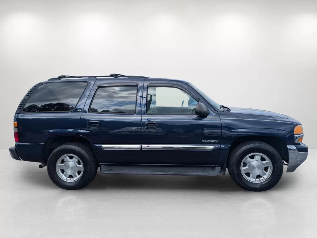 2006 Deep Blue Metallic /Pewter/Dark Pewter GMC Yukon SLT (1GKEC13T76R) with an Other engine, located at 3959 U.S. 80 W, Phenix City, AL, 36870, (334) 297-4885, 32.469296, -85.135185 - **Embark on Your Next Adventure with the 2006 GMC Yukon SLT at Gils Auto!**<br /> <br /> If you're looking for a vehicle that's not just a mode of transportation but a true companion for life's adventures, the 2006 GMC Yukon SLT is your ideal match. With its spacious interior and robust build, this - Photo#4