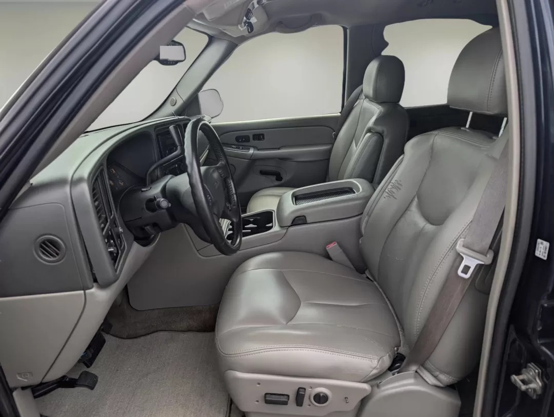2006 Deep Blue Metallic /Pewter/Dark Pewter GMC Yukon SLT (1GKEC13T76R) with an Other engine, located at 3959 U.S. 80 W, Phenix City, AL, 36870, (334) 297-4885, 32.469296, -85.135185 - **Embark on Your Next Adventure with the 2006 GMC Yukon SLT at Gils Auto!**<br /> <br /> If you're looking for a vehicle that's not just a mode of transportation but a true companion for life's adventures, the 2006 GMC Yukon SLT is your ideal match. With its spacious interior and robust build, this - Photo#10