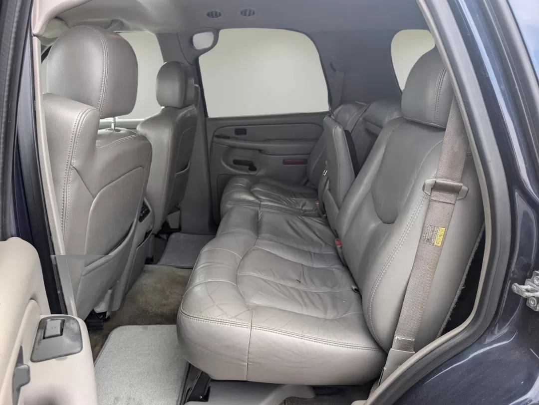 2006 Deep Blue Metallic /Pewter/Dark Pewter GMC Yukon SLT (1GKEC13T76R) with an Other engine, located at 3959 U.S. 80 W, Phenix City, AL, 36870, (334) 297-4885, 32.469296, -85.135185 - **Embark on Your Next Adventure with the 2006 GMC Yukon SLT at Gils Auto!**<br /> <br /> If you're looking for a vehicle that's not just a mode of transportation but a true companion for life's adventures, the 2006 GMC Yukon SLT is your ideal match. With its spacious interior and robust build, this - Photo#11