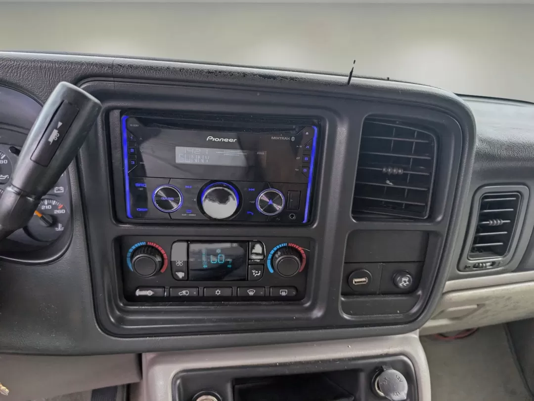 2006 Deep Blue Metallic /Pewter/Dark Pewter GMC Yukon SLT (1GKEC13T76R) with an Other engine, located at 3959 U.S. 80 W, Phenix City, AL, 36870, (334) 297-4885, 32.469296, -85.135185 - **Embark on Your Next Adventure with the 2006 GMC Yukon SLT at Gils Auto!**<br /> <br /> If you're looking for a vehicle that's not just a mode of transportation but a true companion for life's adventures, the 2006 GMC Yukon SLT is your ideal match. With its spacious interior and robust build, this - Photo#14