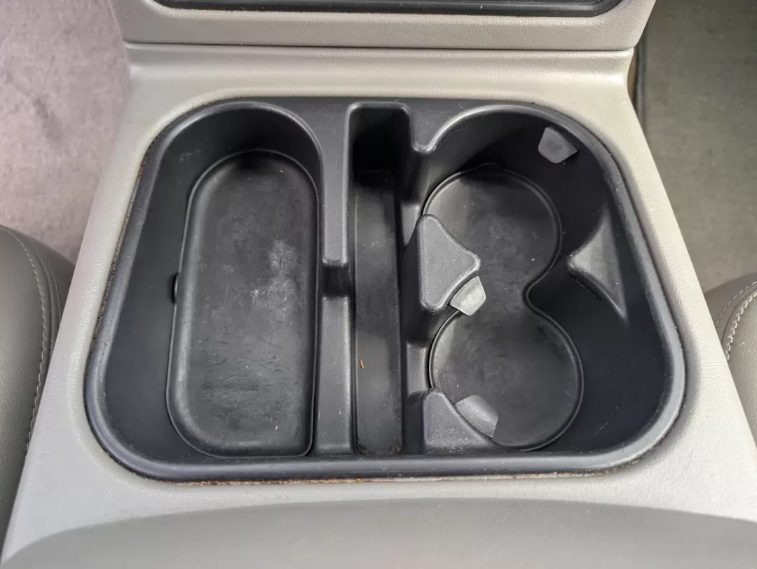 2006 Deep Blue Metallic /Pewter/Dark Pewter GMC Yukon SLT (1GKEC13T76R) with an Other engine, located at 3959 U.S. 80 W, Phenix City, AL, 36870, (334) 297-4885, 32.469296, -85.135185 - **Embark on Your Next Adventure with the 2006 GMC Yukon SLT at Gils Auto!**<br /> <br /> If you're looking for a vehicle that's not just a mode of transportation but a true companion for life's adventures, the 2006 GMC Yukon SLT is your ideal match. With its spacious interior and robust build, this - Photo#15