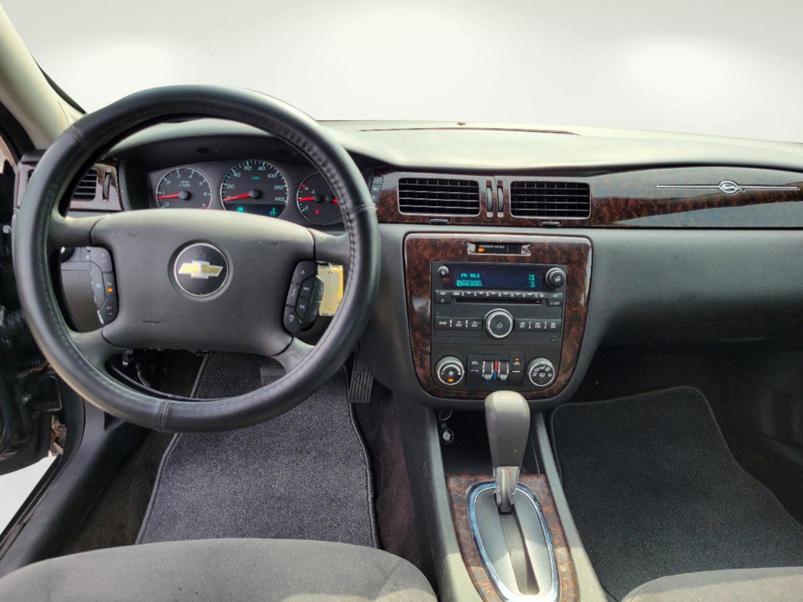 2015 Ashen Gray Metallic /Ebony Chevrolet Impala Limited LT (2G1WB5E32F1) with an Gas/Ethanol V6 3.6L/217 engine, 6-Speed Automatic transmission, located at 1430 Gateway Drive, Opelika, AL, 36801, (334) 239-0944, 32.637871, -85.409790 - 2015 Chevrolet Impala Limited LT - Photo#10