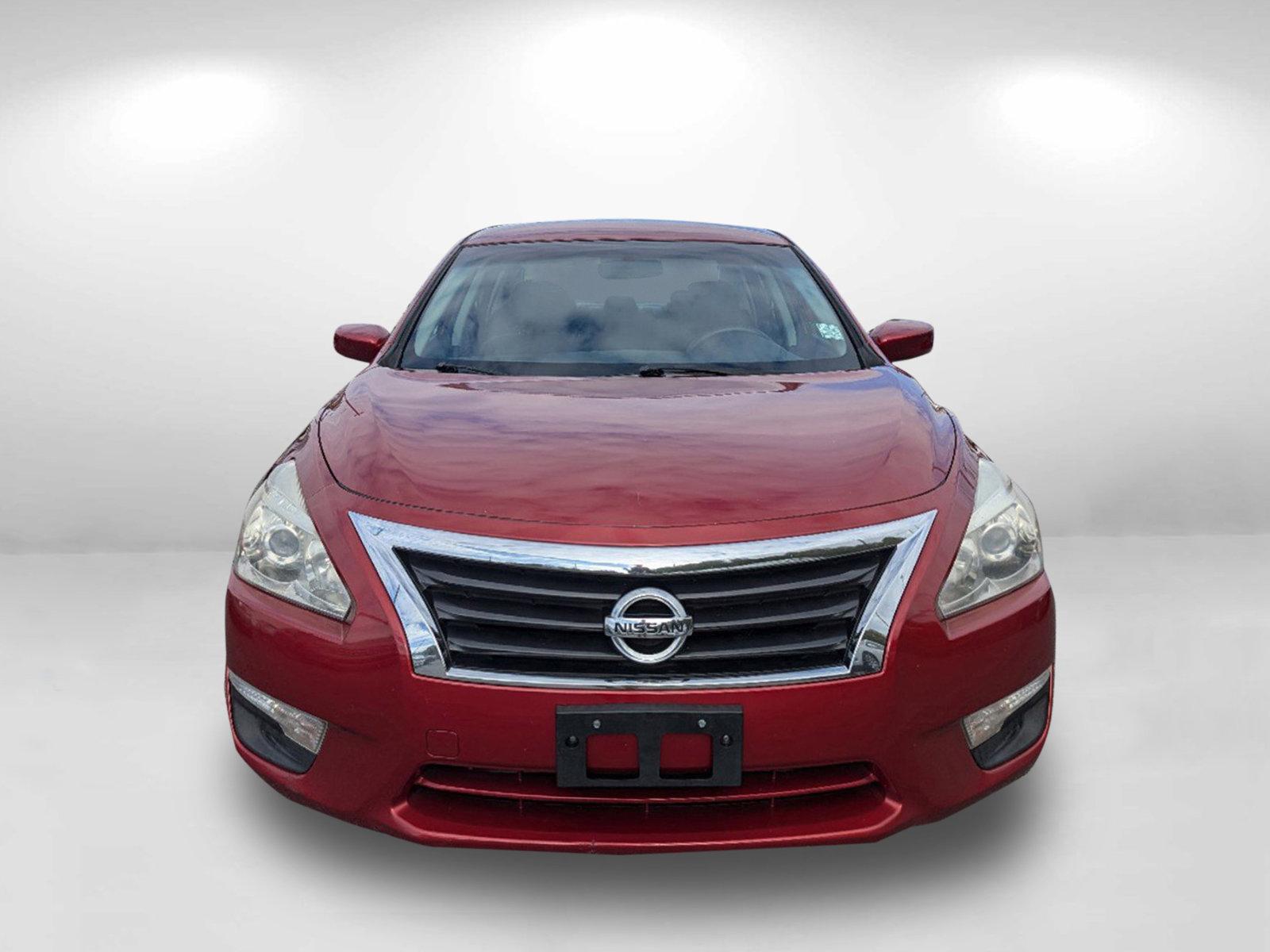 2015 Nissan Altima 2.5 S (1N4AL3AP9FC) with an Regular Unleaded I-4 2.5 L/152 engine, 1-Speed CVT w/OD transmission, located at 7000 Northlake Connector, Columbus, GA, 31904, (706) 987-8085, 32.524975, -84.978134 - 2015 Nissan Altima 2.5 S - Photo#1