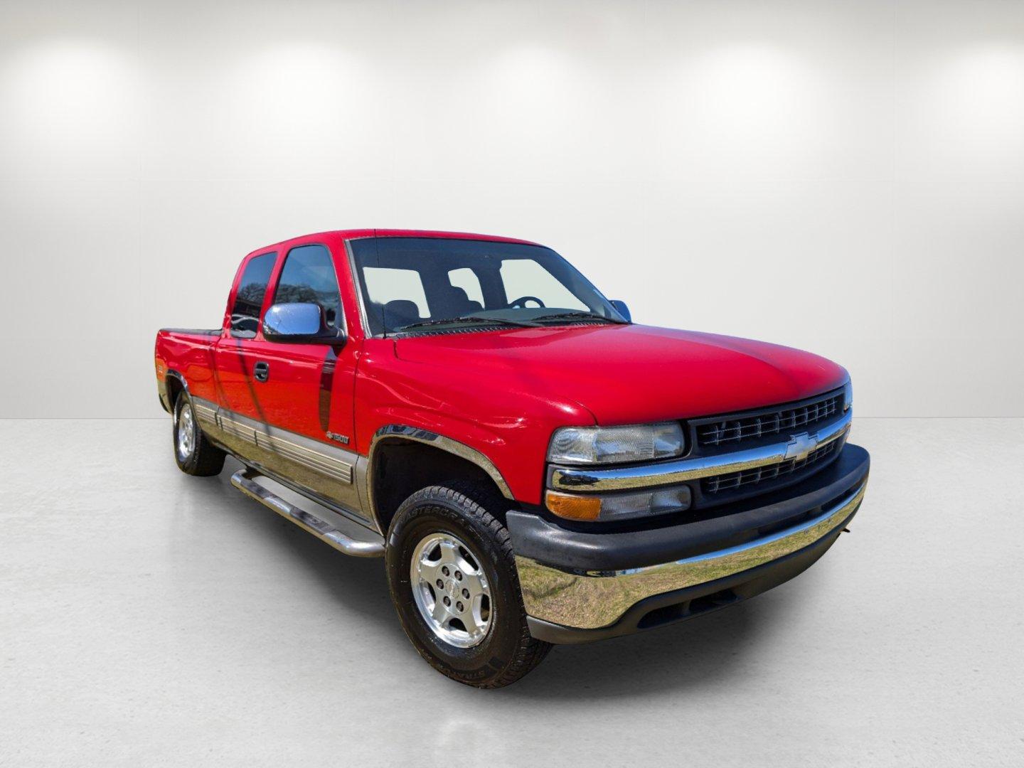 2001 /Graphite Chevrolet Silverado 1500 LS (1GCEK19T41E) with an Gas V8 5.3L/325 engine, 4-Speed Automatic w/OD, Electronic transmission, located at 3959 U.S. 80 W, Phenix City, AL, 36870, (334) 297-4885, 32.469296, -85.135185 - 2001 Chevrolet Silverado 1500 LS - Photo#2