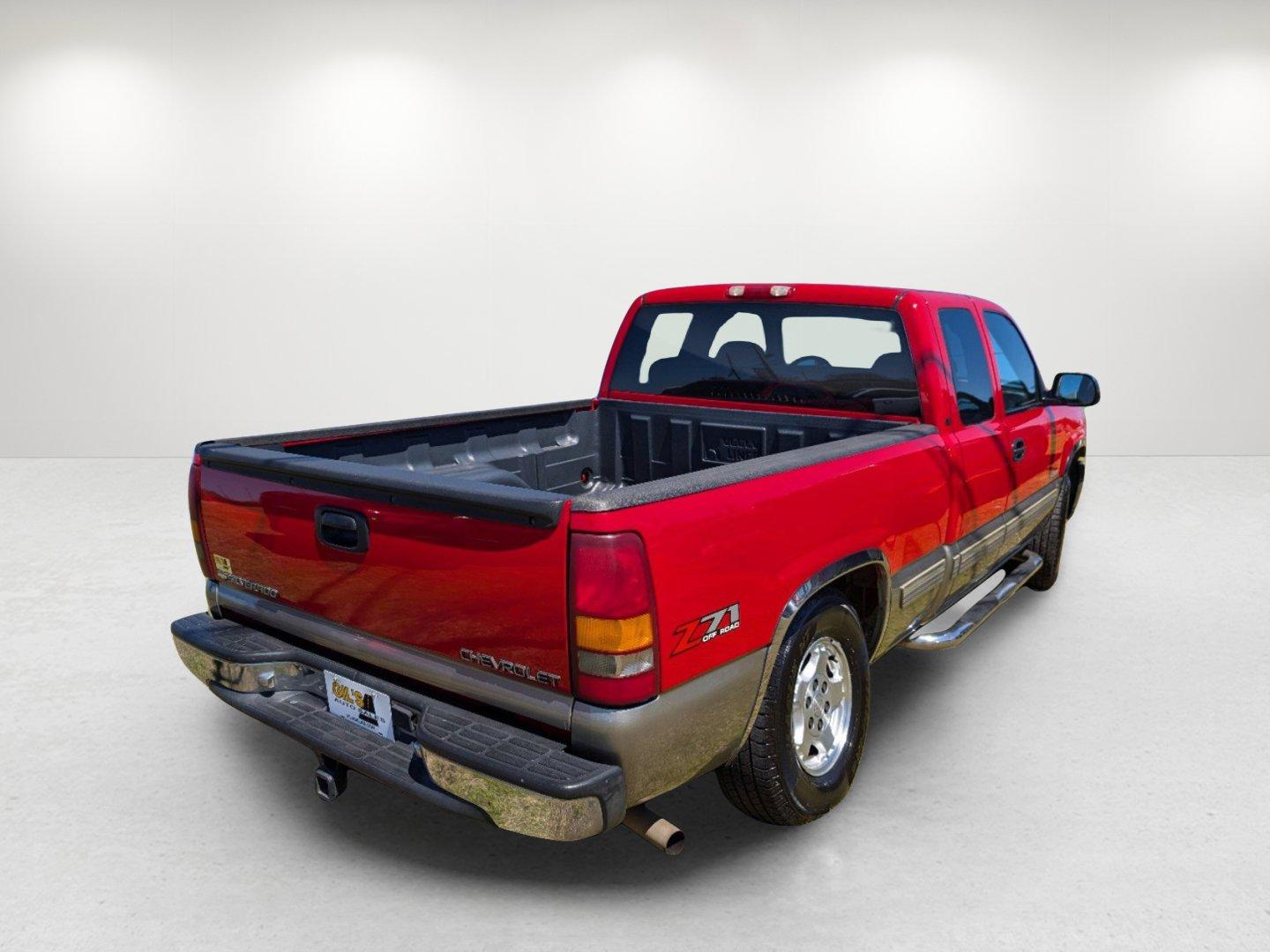 2001 /Graphite Chevrolet Silverado 1500 LS (1GCEK19T41E) with an Gas V8 5.3L/325 engine, 4-Speed Automatic w/OD, Electronic transmission, located at 3959 U.S. 80 W, Phenix City, AL, 36870, (334) 297-4885, 32.469296, -85.135185 - 2001 Chevrolet Silverado 1500 LS - Photo#3