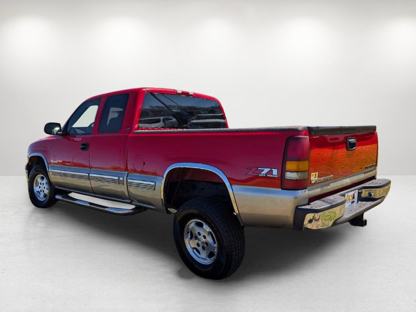 2001 /Graphite Chevrolet Silverado 1500 LS (1GCEK19T41E) with an Gas V8 5.3L/325 engine, 4-Speed Automatic w/OD, Electronic transmission, located at 3959 U.S. 80 W, Phenix City, AL, 36870, (334) 297-4885, 32.469296, -85.135185 - 2001 Chevrolet Silverado 1500 LS - Photo#5