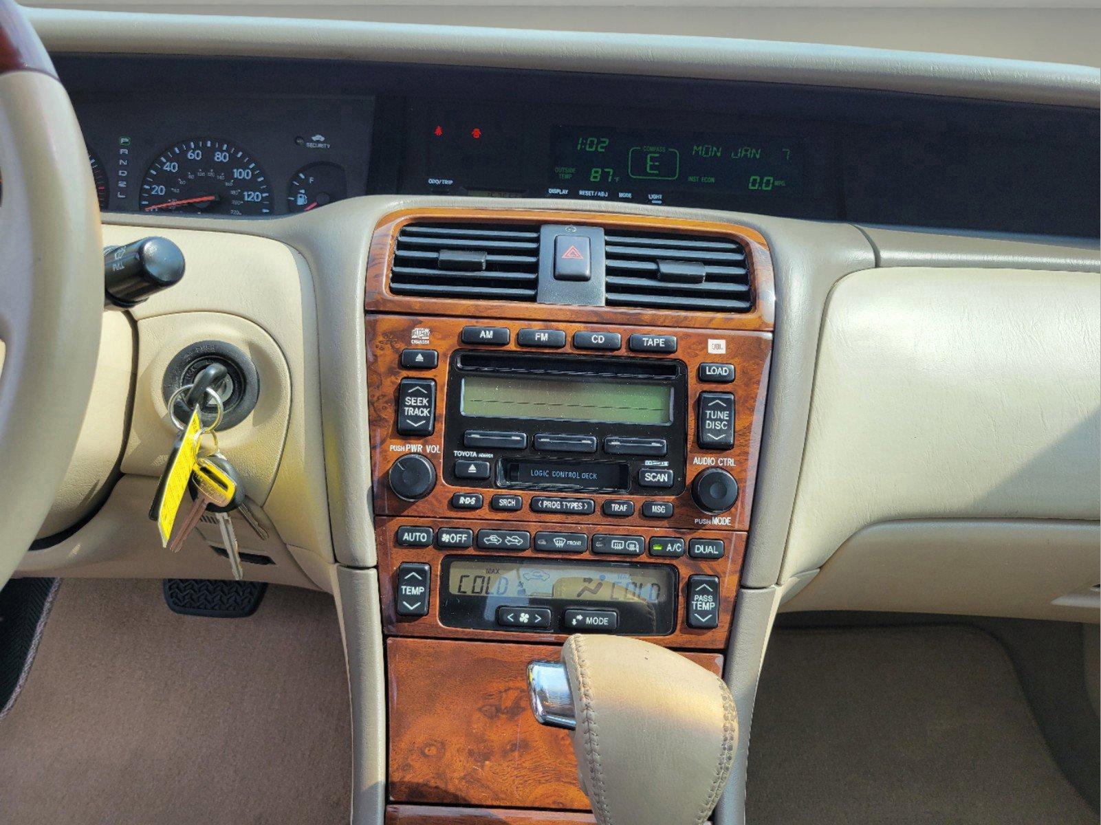 2003 White Toyota Avalon XLS (4T1BF28B23U) with an Gas V6 3.0L/183 engine, 4-Speed Automatic w/OD transmission, located at 7000 Northlake Connector, Columbus, GA, 31904, (706) 987-8085, 32.524975, -84.978134 - 2003 Toyota Avalon XLS - Photo#11