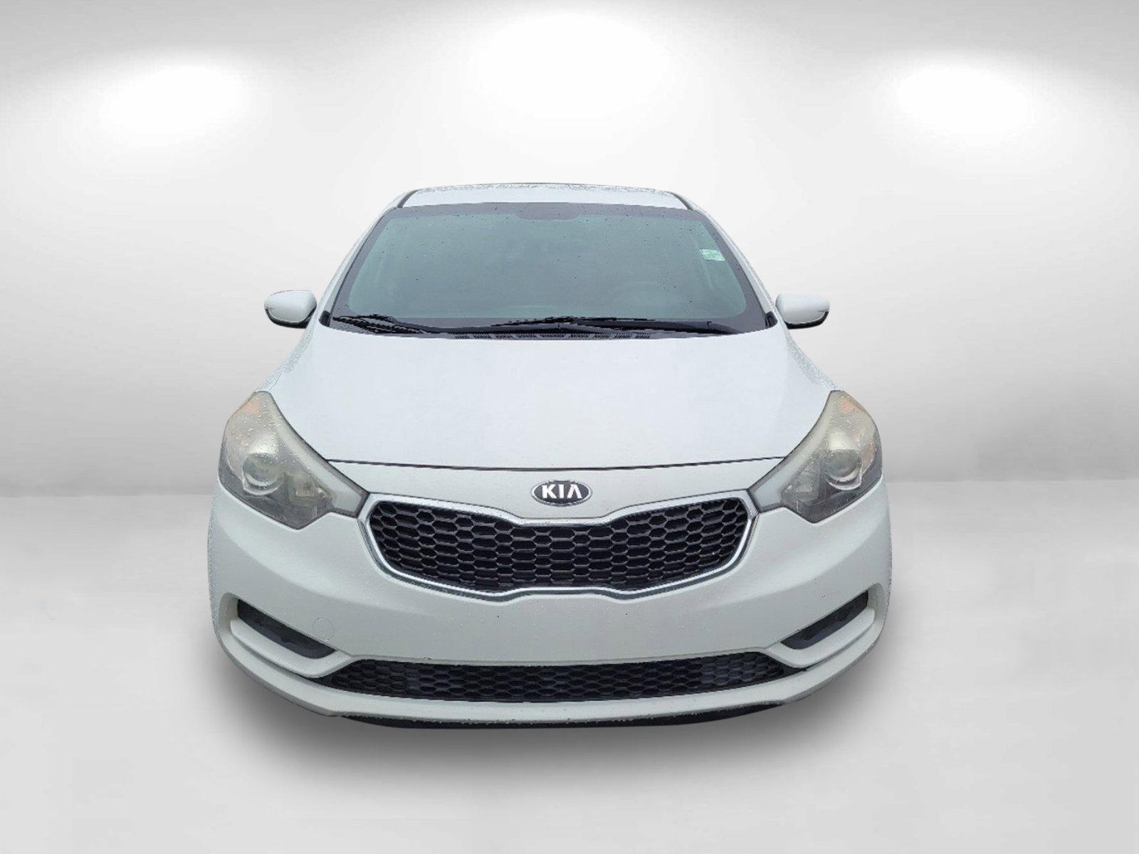 2016 Clear White /Black Kia Forte LX (KNAFK4A6XG5) with an Regular Unleaded I-4 1.8 L/110 engine, 6-Speed Automatic w/OD transmission, located at 7000 Northlake Connector, Columbus, GA, 31904, (706) 987-8085, 32.524975, -84.978134 - 2016 Kia Forte LX - Photo#1