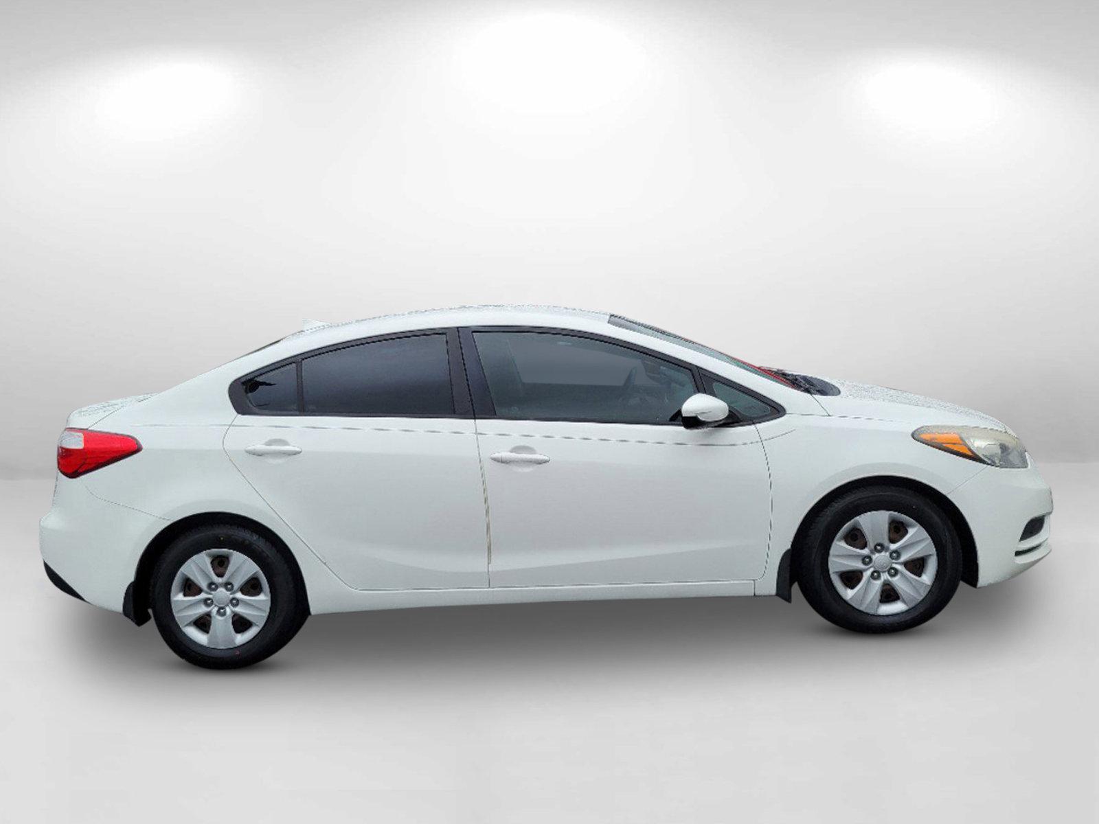 2016 Clear White /Black Kia Forte LX (KNAFK4A6XG5) with an Regular Unleaded I-4 1.8 L/110 engine, 6-Speed Automatic w/OD transmission, located at 7000 Northlake Connector, Columbus, GA, 31904, (706) 987-8085, 32.524975, -84.978134 - 2016 Kia Forte LX - Photo#3