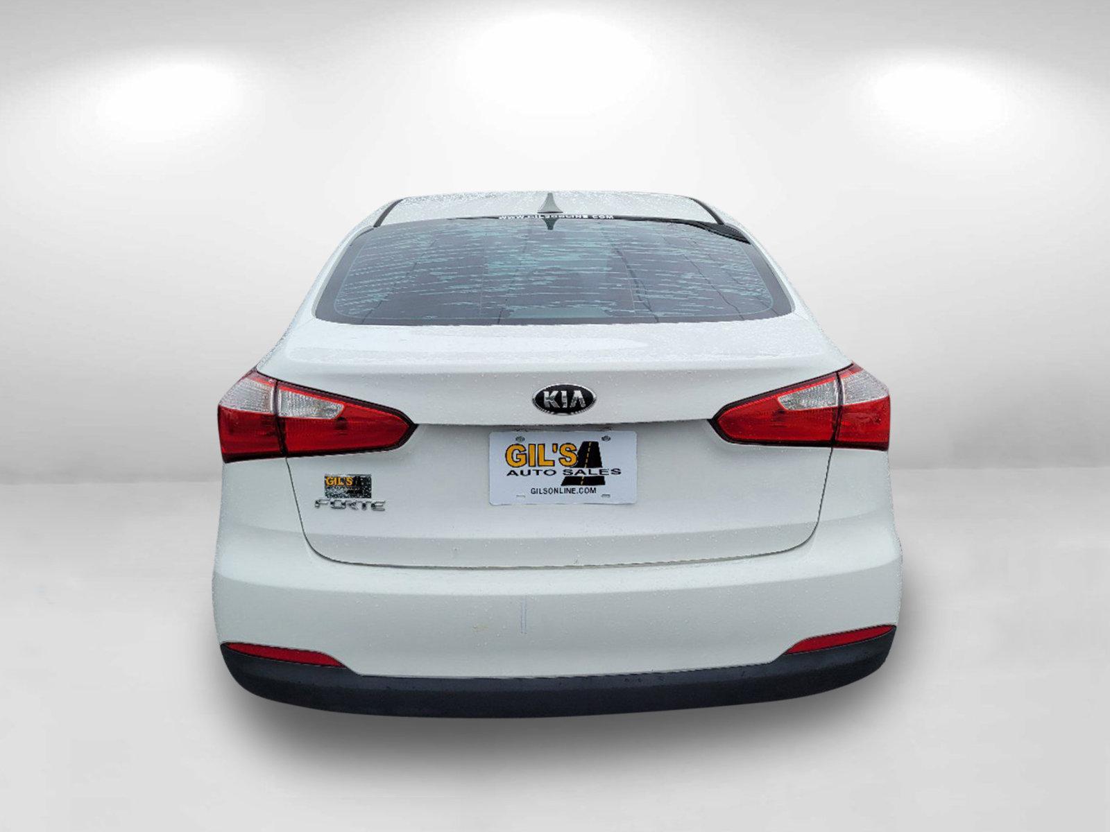 2016 Clear White /Black Kia Forte LX (KNAFK4A6XG5) with an Regular Unleaded I-4 1.8 L/110 engine, 6-Speed Automatic w/OD transmission, located at 7000 Northlake Connector, Columbus, GA, 31904, (706) 987-8085, 32.524975, -84.978134 - 2016 Kia Forte LX - Photo#5