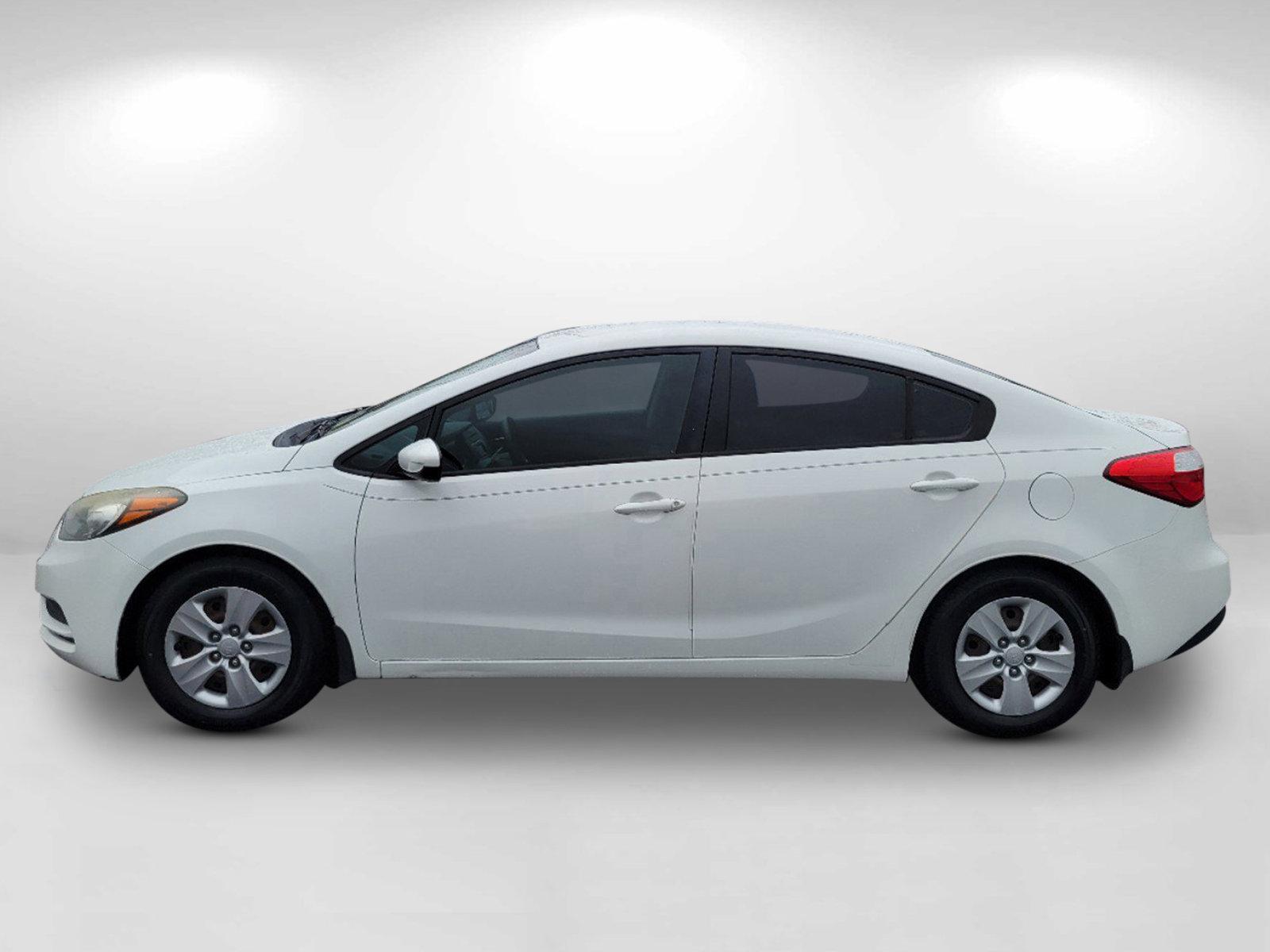 2016 Clear White /Black Kia Forte LX (KNAFK4A6XG5) with an Regular Unleaded I-4 1.8 L/110 engine, 6-Speed Automatic w/OD transmission, located at 7000 Northlake Connector, Columbus, GA, 31904, (706) 987-8085, 32.524975, -84.978134 - 2016 Kia Forte LX - Photo#7