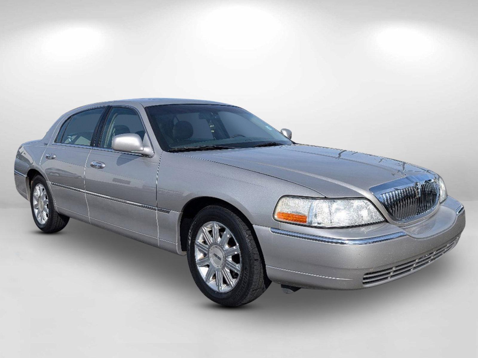 2006 Lincoln Town Car Signature Limited (1LNHM82V86Y) with an Gas/Ethanol V8 4.6L/281 engine, 4-Speed Automatic w/OD transmission, located at 3959 U.S. 80 W, Phenix City, AL, 36870, (334) 297-4885, 32.469296, -85.135185 - 2006 Lincoln Town Car Signature Limited - Photo#7