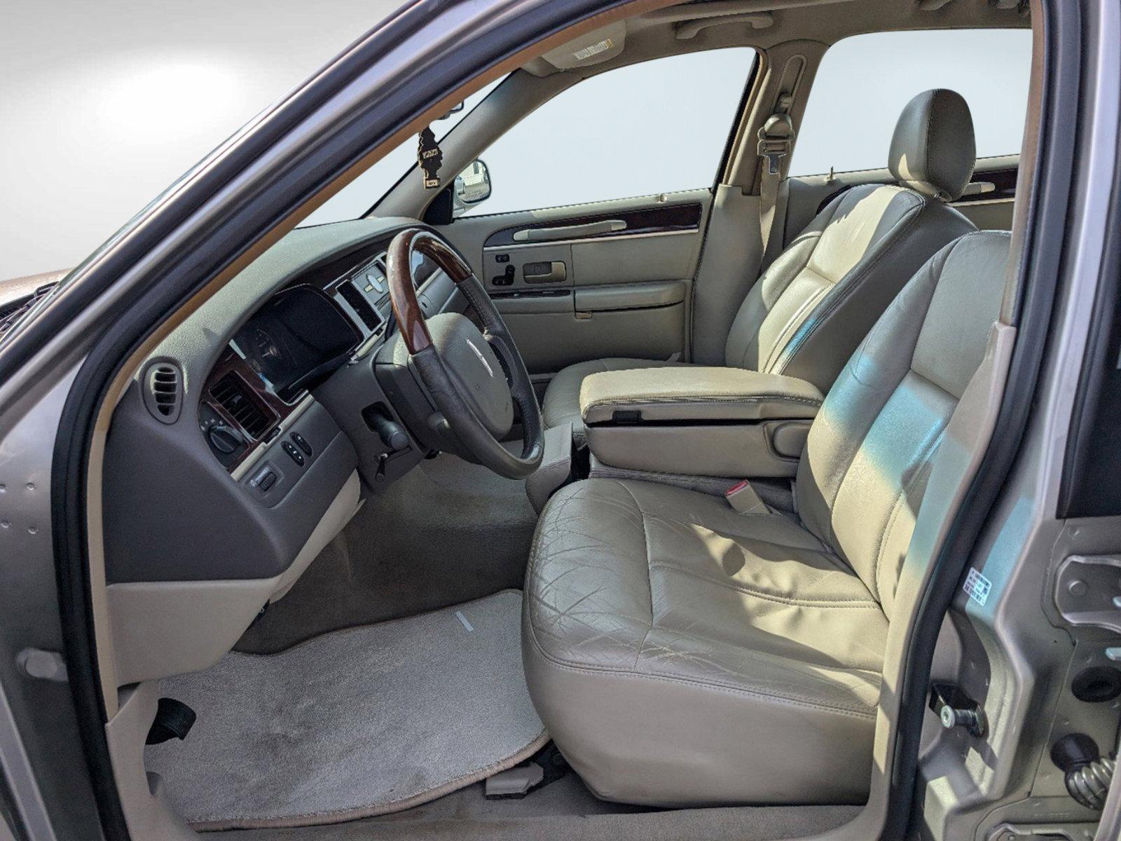 2006 Lincoln Town Car Signature Limited (1LNHM82V86Y) with an Gas/Ethanol V8 4.6L/281 engine, 4-Speed Automatic w/OD transmission, located at 3959 U.S. 80 W, Phenix City, AL, 36870, (334) 297-4885, 32.469296, -85.135185 - 2006 Lincoln Town Car Signature Limited - Photo#13