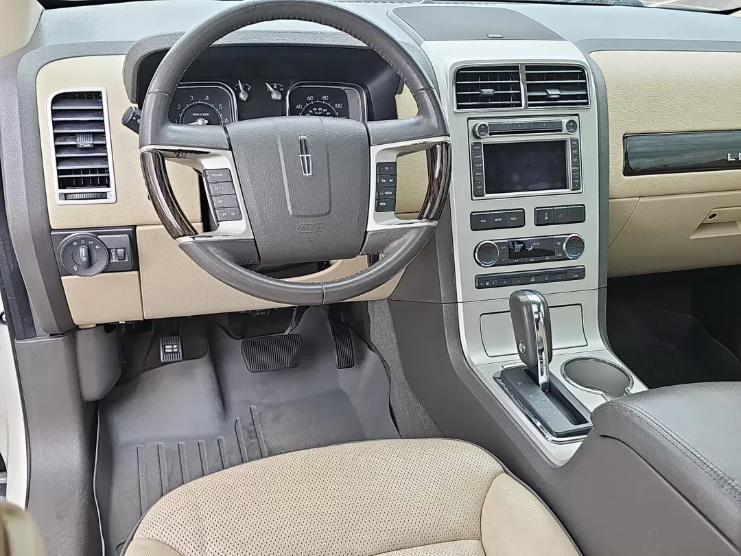 2008 Lincoln MKX (2LMDU68C88B) with an Gas V6 3.5L/213 engine, 6-Speed Automatic w/OD transmission, located at 521 Old Farm Lane Rd, Prattville, AL, 36066, (334) 325-1505, 32.482460, -86.416367 - 2008 Lincoln MKX - Photo#16