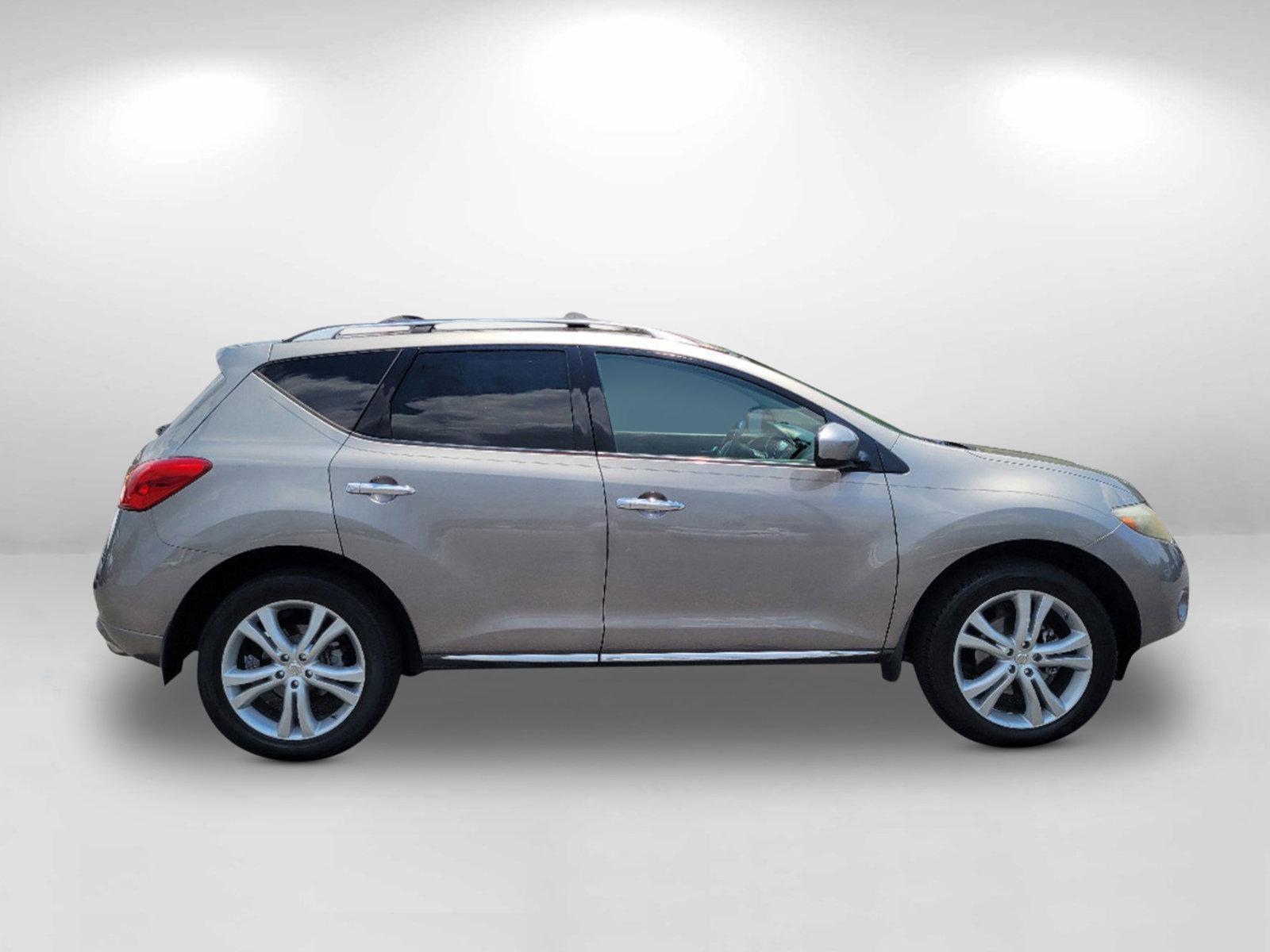 2010 Platinum Graphite /Black Nissan Murano LE (JN8AZ1MUXAW) with an Gas V6 3.5L/ engine, 1-Speed Continuously Variable Automatic (CVT) transmission, located at 3959 U.S. 80 W, Phenix City, AL, 36870, (334) 297-4885, 32.469296, -85.135185 - 2010 Nissan Murano LE - Photo#3