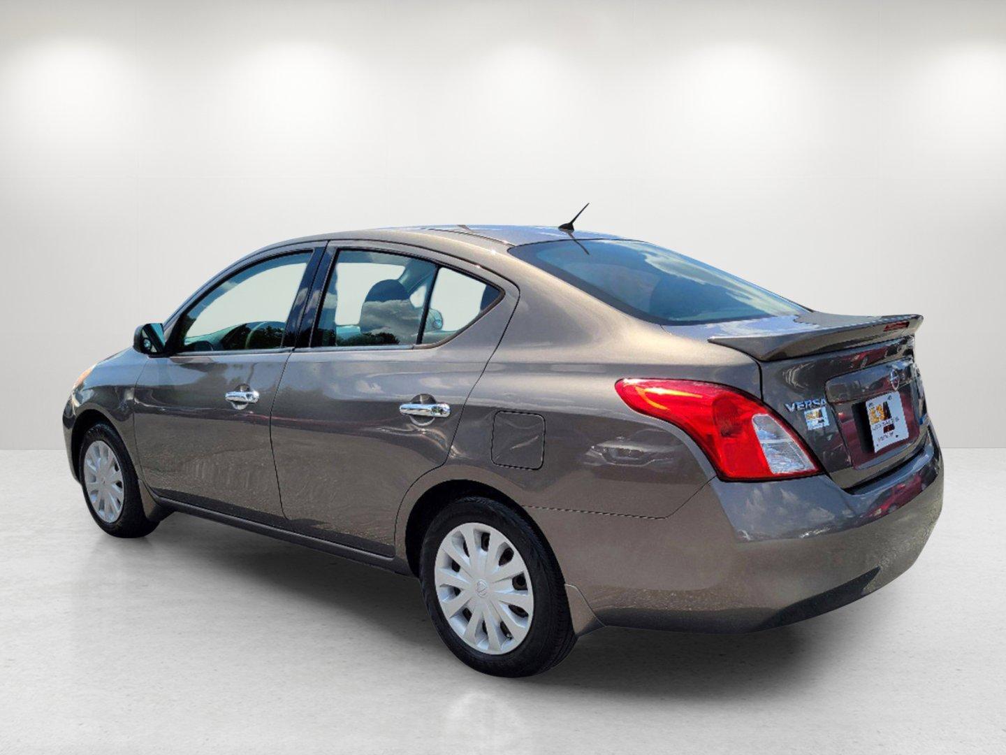 2014 Titanium /Charcoal Nissan Versa SV (3N1CN7AP4EL) with an Regular Unleaded I-4 1.6 L/98 engine, 1-Speed CVT w/OD transmission, located at 1430 Gateway Drive, Opelika, AL, 36801, (334) 239-0944, 32.637871, -85.409790 - 2014 Nissan Versa SV - Photo#6