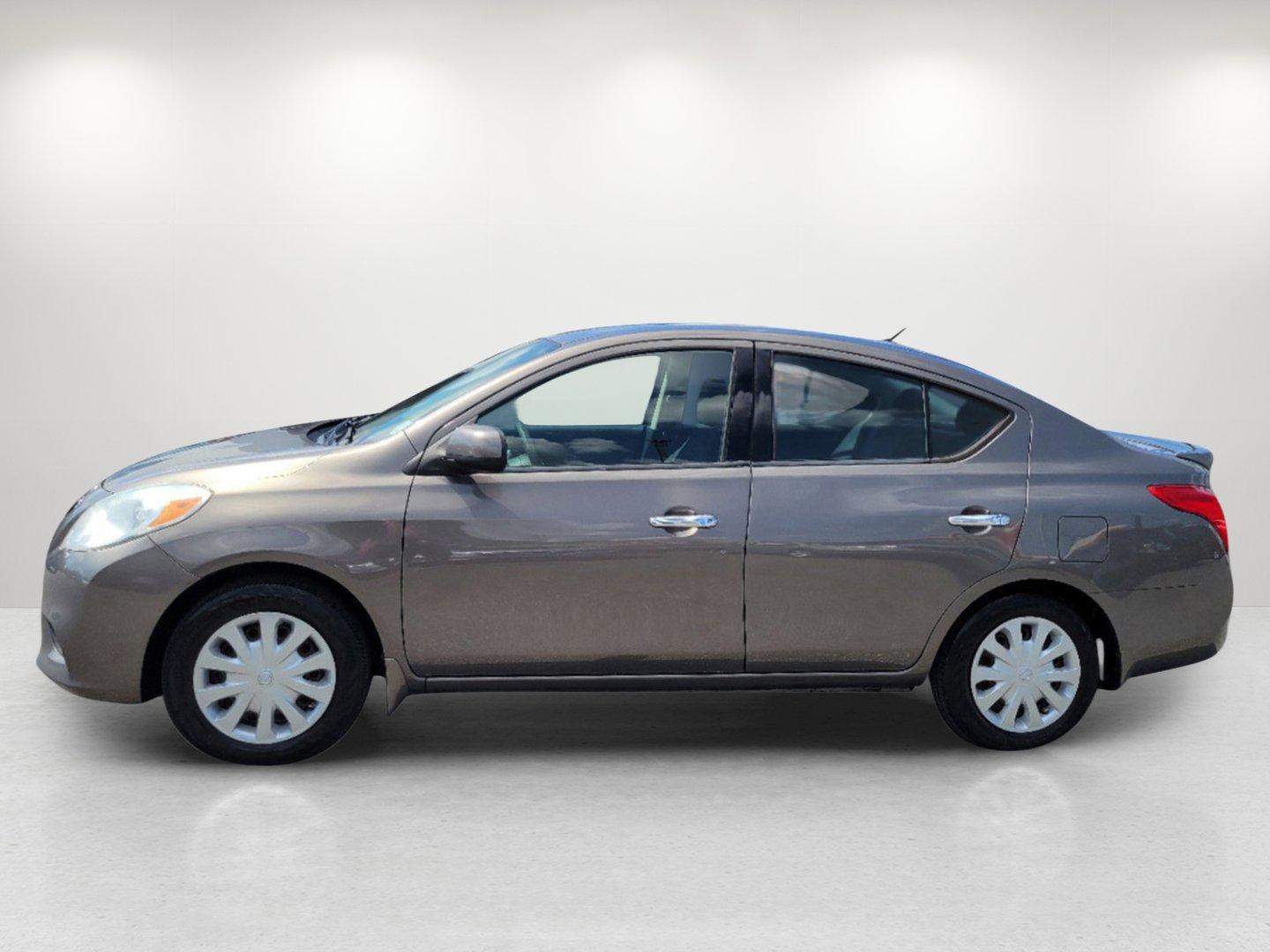 2014 Titanium /Charcoal Nissan Versa SV (3N1CN7AP4EL) with an Regular Unleaded I-4 1.6 L/98 engine, 1-Speed CVT w/OD transmission, located at 1430 Gateway Drive, Opelika, AL, 36801, (334) 239-0944, 32.637871, -85.409790 - 2014 Nissan Versa SV - Photo#7