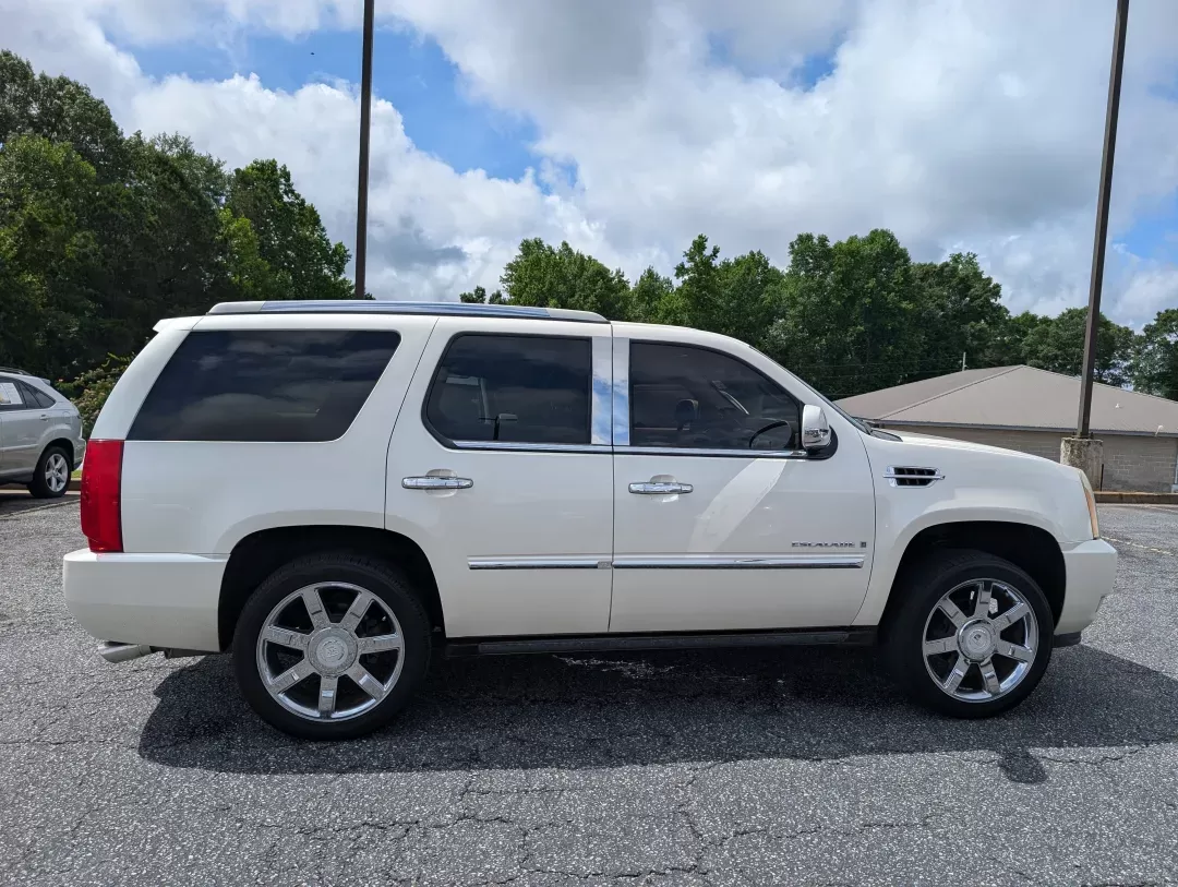 2009 /Cashmere/Cocoa Cadillac Escalade (1GYFC53229R) with an Gas V8 6.2L/376 engine, 6-Speed HD Automatic w/OD transmission, located at 3959 U.S. 80 W, Phenix City, AL, 36870, (334) 297-4885, 32.469296, -85.135185 - 2009 Cadillac Escalade - Photo#3