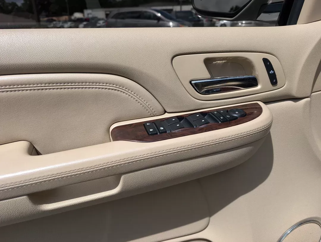 2009 /Cashmere/Cocoa Cadillac Escalade (1GYFC53229R) with an Gas V8 6.2L/376 engine, 6-Speed HD Automatic w/OD transmission, located at 3959 U.S. 80 W, Phenix City, AL, 36870, (334) 297-4885, 32.469296, -85.135185 - 2009 Cadillac Escalade - Photo#8