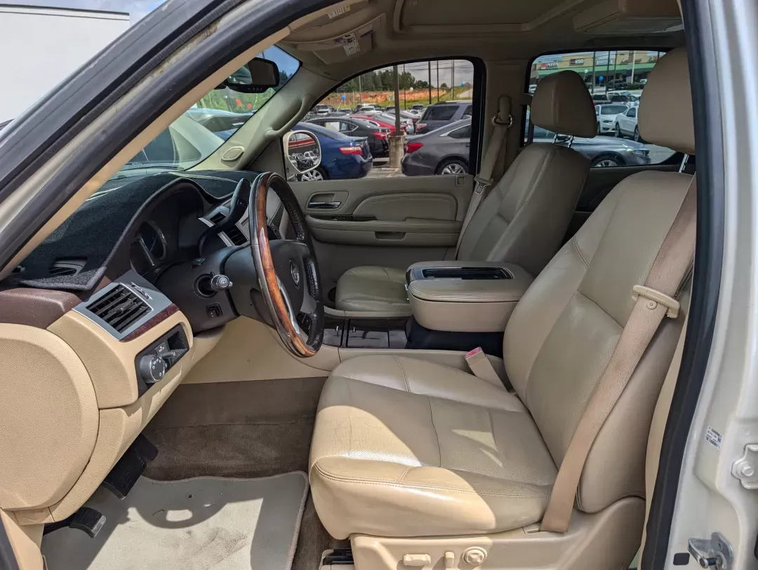2009 /Cashmere/Cocoa Cadillac Escalade (1GYFC53229R) with an Gas V8 6.2L/376 engine, 6-Speed HD Automatic w/OD transmission, located at 3959 U.S. 80 W, Phenix City, AL, 36870, (334) 297-4885, 32.469296, -85.135185 - 2009 Cadillac Escalade - Photo#9