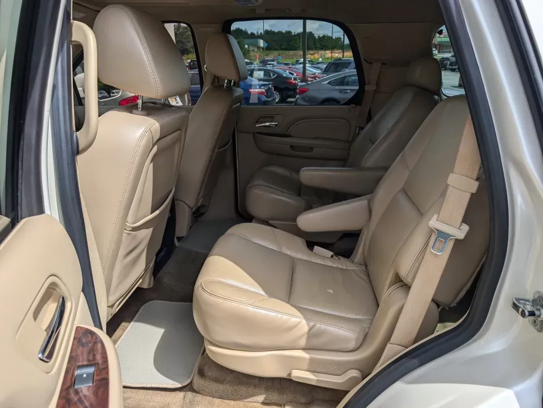 2009 /Cashmere/Cocoa Cadillac Escalade (1GYFC53229R) with an Gas V8 6.2L/376 engine, 6-Speed HD Automatic w/OD transmission, located at 3959 U.S. 80 W, Phenix City, AL, 36870, (334) 297-4885, 32.469296, -85.135185 - 2009 Cadillac Escalade - Photo#10