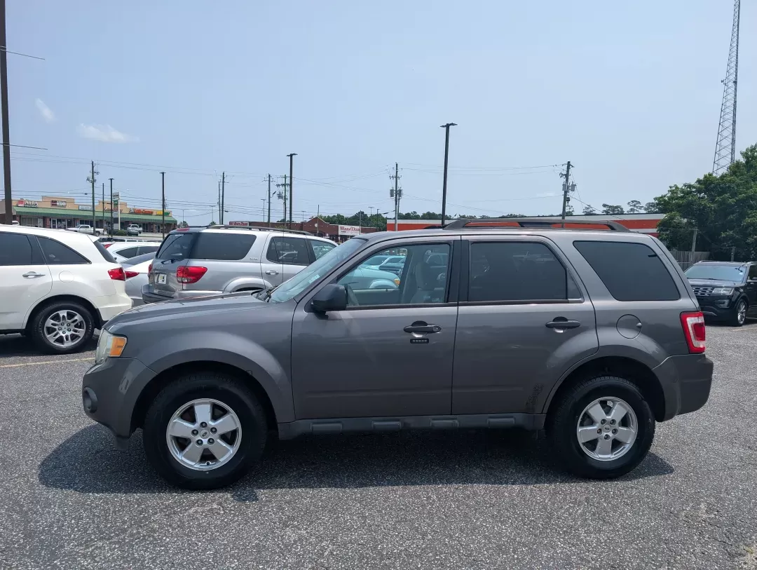 2011 Ford Escape XLT (1FMCU9DG3BK) with an Gas/Ethanol V6 3.0L/181 engine, 6-Speed Automatic transmission, located at 3959 U.S. 80 W, Phenix City, AL, 36870, (334) 297-4885, 32.469296, -85.135185 - 2011 Ford Escape XLT - Photo#7