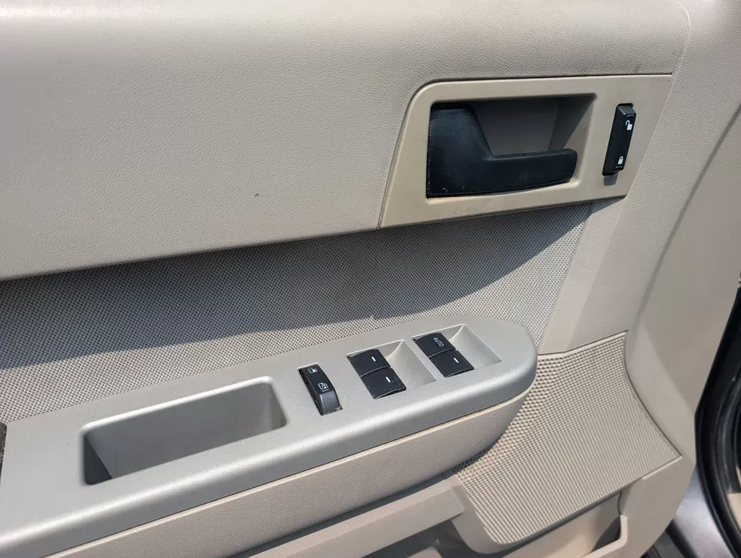 2011 Ford Escape XLT (1FMCU9DG3BK) with an Gas/Ethanol V6 3.0L/181 engine, 6-Speed Automatic transmission, located at 3959 U.S. 80 W, Phenix City, AL, 36870, (334) 297-4885, 32.469296, -85.135185 - 2011 Ford Escape XLT - Photo#8