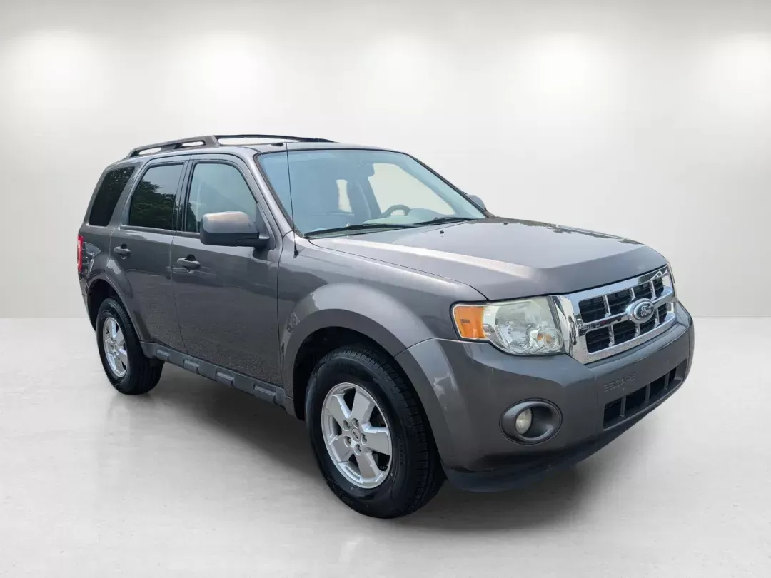 2011 Ford Escape XLT (1FMCU9DG3BK) with an Gas/Ethanol V6 3.0L/181 engine, 6-Speed Automatic transmission, located at 7000 Northlake Connector, Columbus, GA, 31904, (706) 987-8085, 32.524975, -84.978134 - 2011 Ford Escape XLT - Photo#2