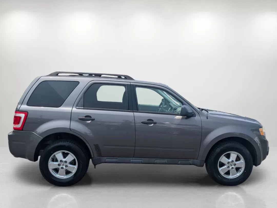 2011 Ford Escape XLT (1FMCU9DG3BK) with an Gas/Ethanol V6 3.0L/181 engine, 6-Speed Automatic transmission, located at 7000 Northlake Connector, Columbus, GA, 31904, (706) 987-8085, 32.524975, -84.978134 - 2011 Ford Escape XLT - Photo#3