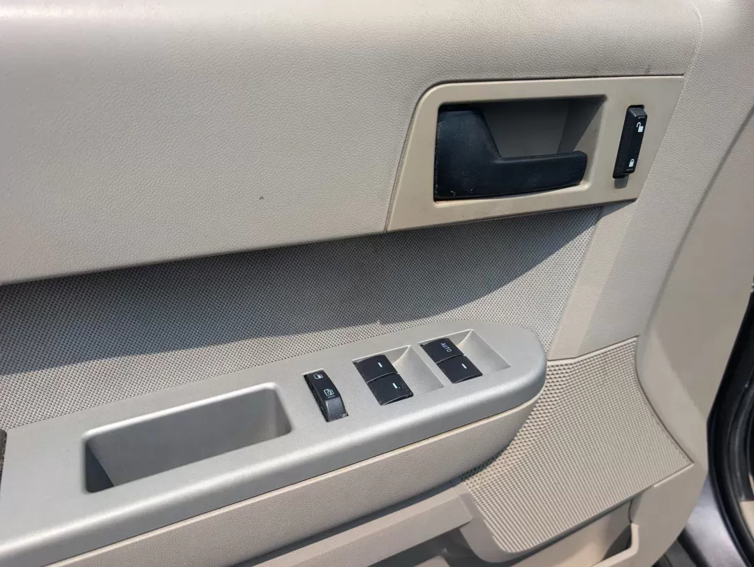 2011 Ford Escape XLT (1FMCU9DG3BK) with an Gas/Ethanol V6 3.0L/181 engine, 6-Speed Automatic transmission, located at 7000 Northlake Connector, Columbus, GA, 31904, (706) 987-8085, 32.524975, -84.978134 - 2011 Ford Escape XLT - Photo#8