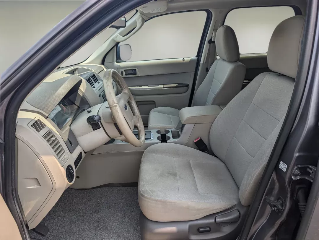 2011 Ford Escape XLT (1FMCU9DG3BK) with an Gas/Ethanol V6 3.0L/181 engine, 6-Speed Automatic transmission, located at 7000 Northlake Connector, Columbus, GA, 31904, (706) 987-8085, 32.524975, -84.978134 - 2011 Ford Escape XLT - Photo#9