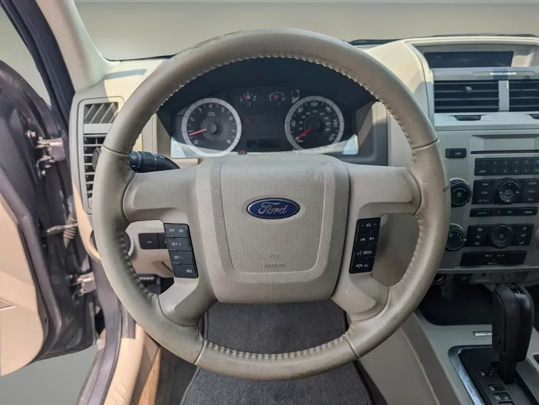 2011 Ford Escape XLT (1FMCU9DG3BK) with an Gas/Ethanol V6 3.0L/181 engine, 6-Speed Automatic transmission, located at 7000 Northlake Connector, Columbus, GA, 31904, (706) 987-8085, 32.524975, -84.978134 - 2011 Ford Escape XLT - Photo#15